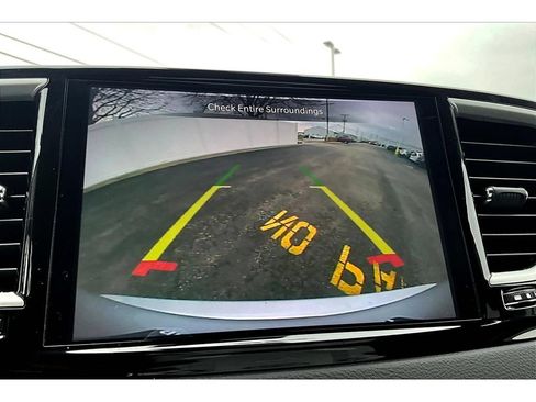 Used 2024 Chrysler Pacifica Touring-L FWD image 30