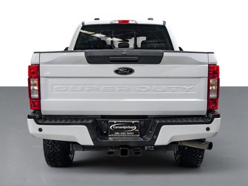 Used 2022 Ford F250 XLT w/ Black Appearance Package AWD/4WD image 7