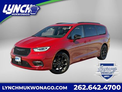 Used 2025 Chrysler Pacifica Limited w/ Trailer Tow Group