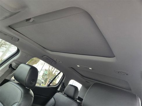 Used 2020 GMC Acadia SLT image 16