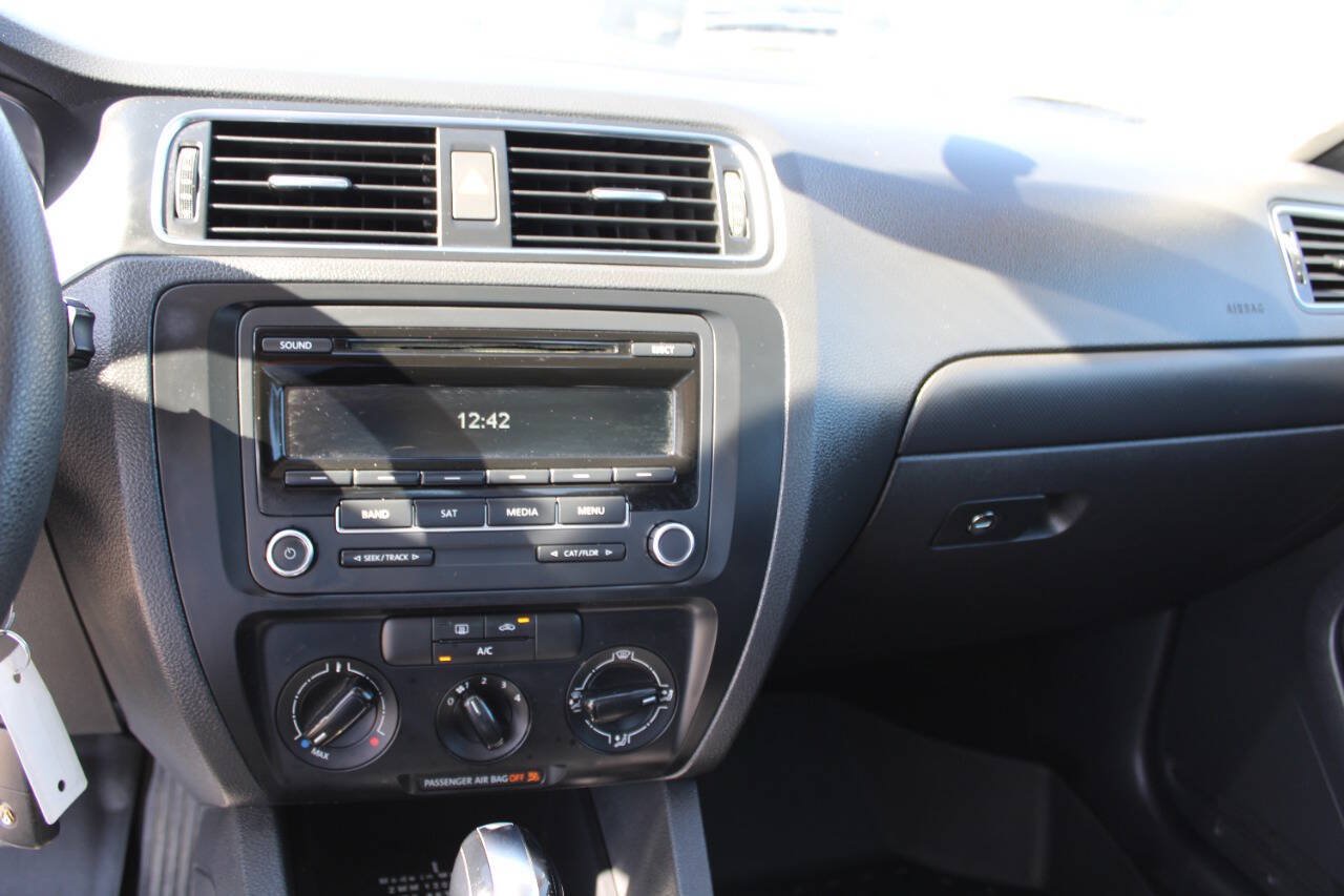 Used 2014 Volkswagen Jetta SE FWD image 12