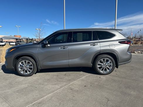 Used 2026 Toyota Highlander Limited image 38