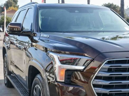 Used 2023 Toyota Sequoia Limited image 4