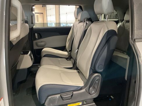 New 2026 Kia Carnival EX FWD image 18