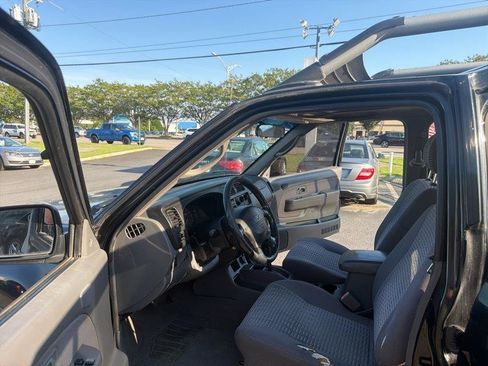 Used 2000 Nissan Xterra XE RWD image 11