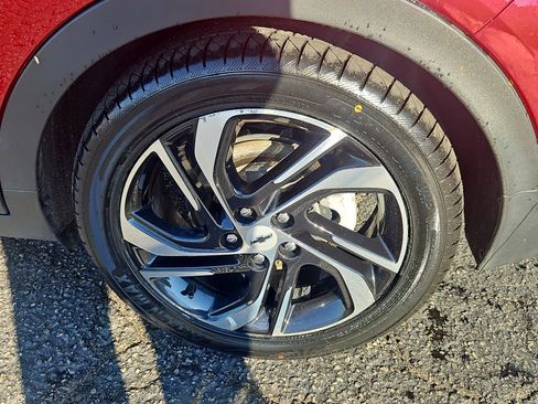 Used 2023 Chevrolet Bolt LT w/ Infotainment Package image 29