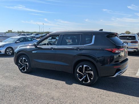 Used 2023 Mitsubishi Outlander SEL image 3