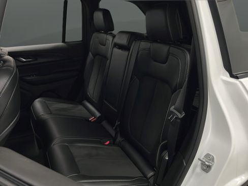 Used 2025 Jeep Grand Cherokee Altitude AWD/4WD image 23