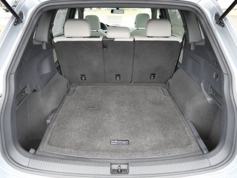 Certified 2021 Volkswagen Tiguan SE R-Line image 17