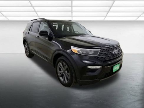 New 2024 Ford Explorer XLT w/ Equipment Group 202A image 2