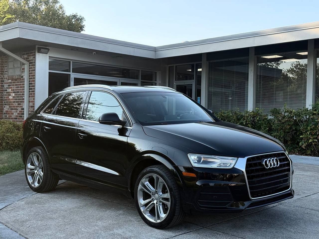 Used 2017 Audi Q3 2.0T Premium Plus w/ Premium Plus Package FWD image 7