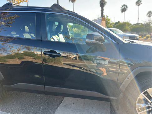 Used 2022 Toyota RAV4 XLE Premium FWD image 11