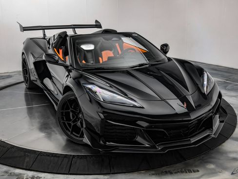 Used 2025 Chevrolet Corvette Z06 RWD image 32