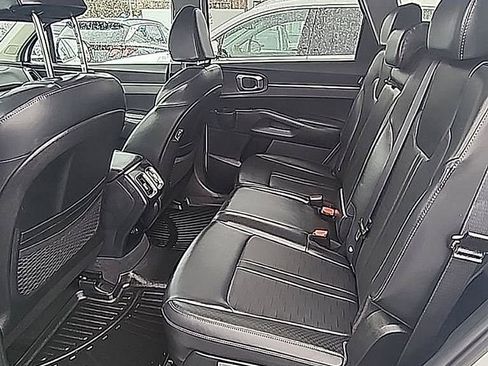 Used 2025 Kia Sorento S image 5