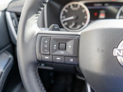 Certified 2025 Nissan Rogue SV image 24