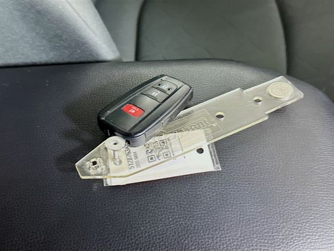 Used 2023 Toyota RAV4 XLE FWD image 33
