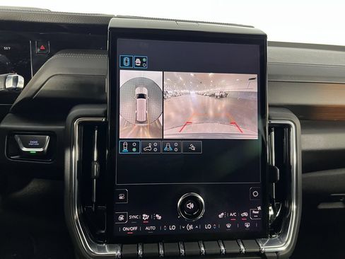 Used 2025 GMC Yukon XL Denali image 21