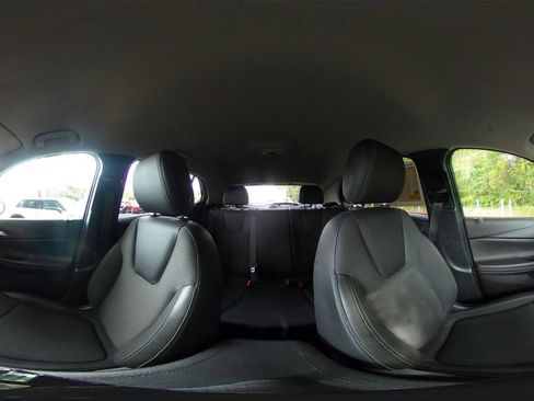 Used 2025 Buick Encore GX Preferred AWD/4WD image 41