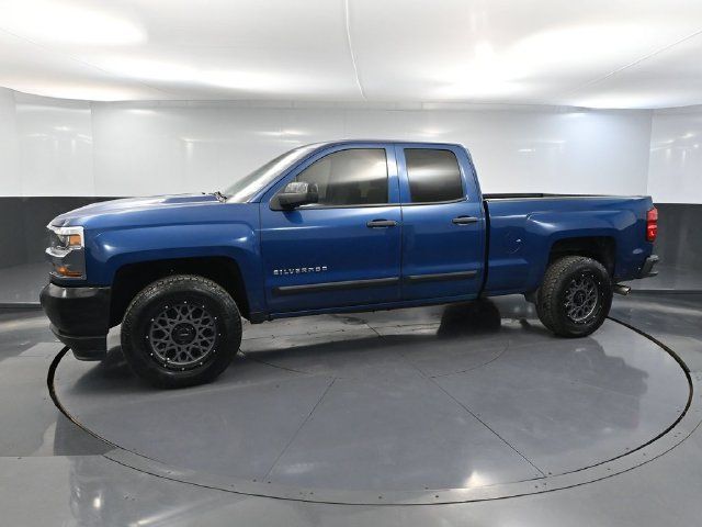 Used 2017 Chevrolet Silverado 1500 W/T w/ Trailering Package RWD image 7