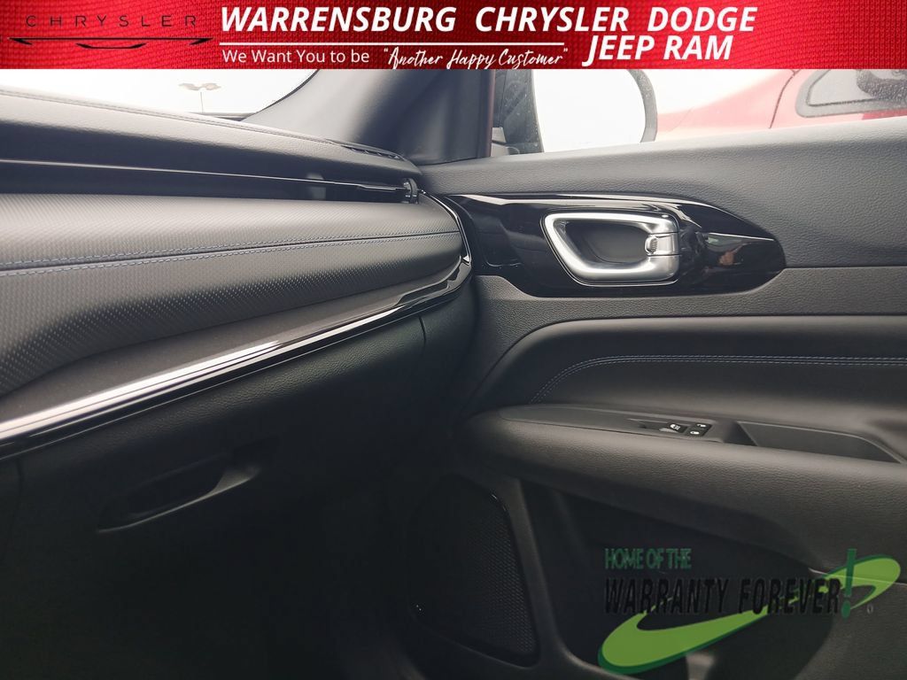New 2026 Jeep Compass Latitude AWD/4WD image 30