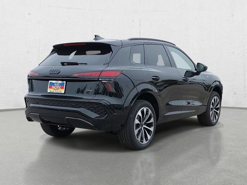 New 2026 Audi Q3 quattro 2.0T AWD/4WD image 5