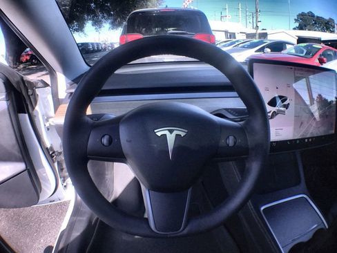 Used 2021 Tesla Model 3 Standard Range Plus image 14