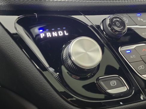 New 2026 Chrysler Pacifica Limited w/ Uconnect Theater Family Group image 24