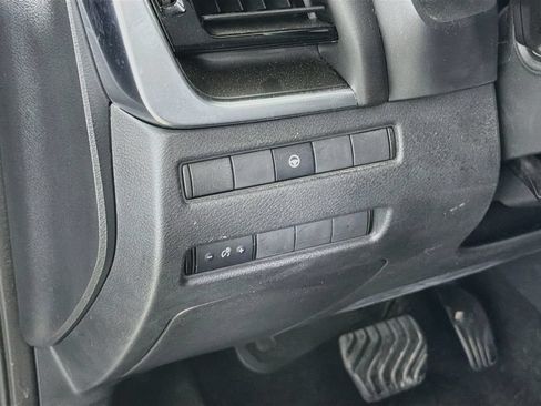Used 2022 Nissan Rogue SV FWD image 13