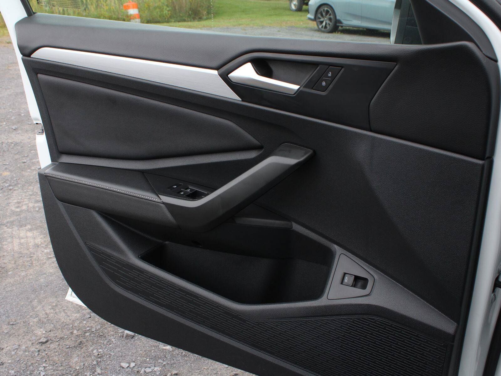 Used 2025 Volkswagen Jetta Sport FWD image 9