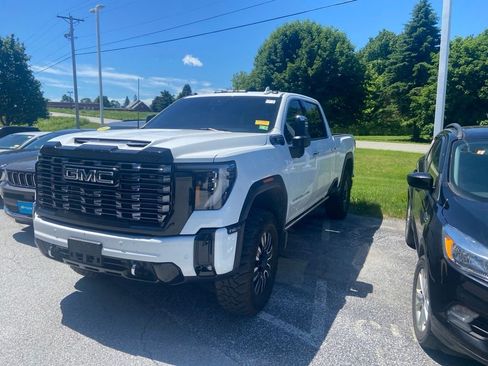 Used 2025 GMC Sierra 2500 Denali Ultimate AWD/4WD image 3