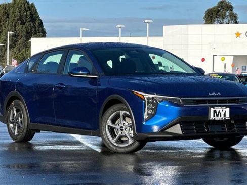 New 2025 Kia K4 LXS image 2