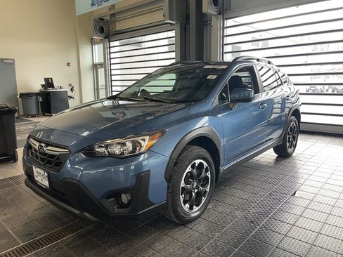 Used 2021 Subaru Crosstrek 2.0i Premium w/ Moonroof Package image 3