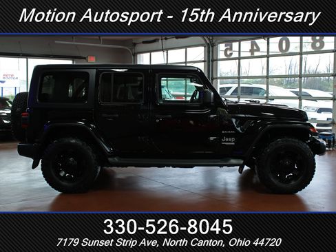 Used 2018 Jeep Wrangler Unlimited Sahara w/ Uconnect 4C Nav & Sound Group AWD/4WD image 15