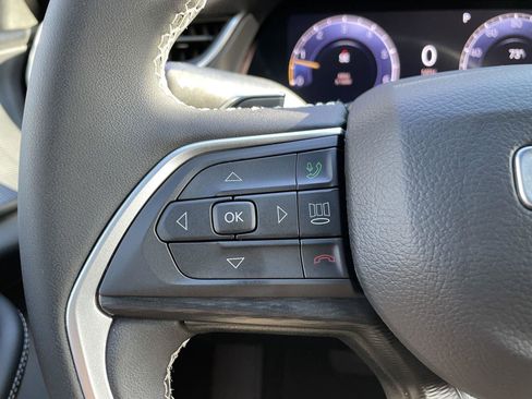 Certified 2025 Jeep Grand Cherokee Laredo X image 16