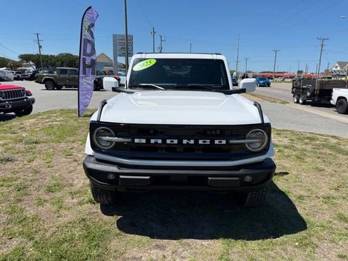 Used 2025 Ford Bronco Outer Banks AWD/4WD image 2