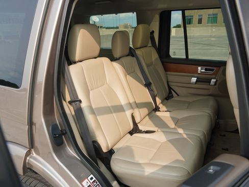 Used 2015 Land Rover LR4 HSE LUX image 34