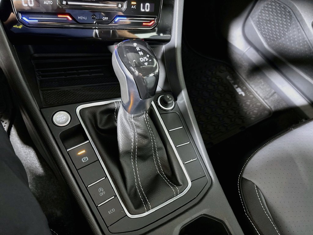 Certified 2026 Volkswagen Jetta SE FWD image 18