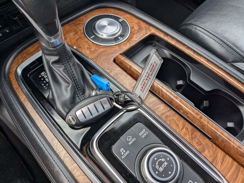 Used 2023 Nissan Armada SL image 31