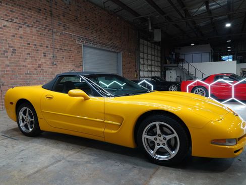 Used 2002 Chevrolet Corvette Convertible w/ Preferred Equipment Group2 image 2