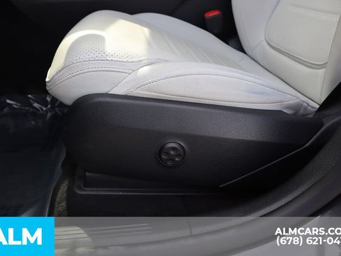 Used 2025 Mercedes-Benz GLC 300 4MATIC w/ AMG Line image 15