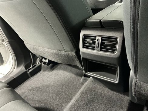 Used 2025 Nissan Rogue S image 19