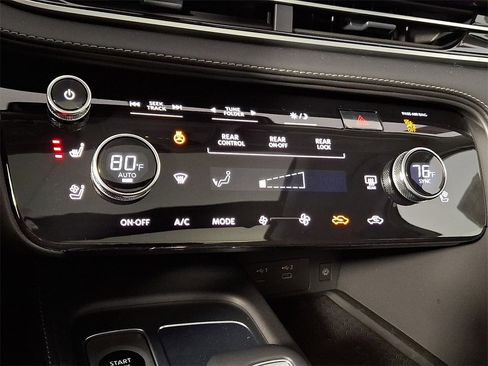 New 2026 INFINITI QX60 Luxe image 16