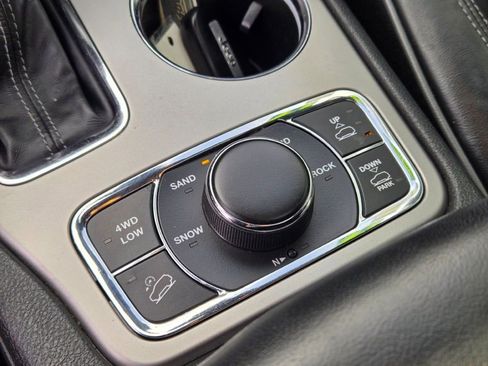 Used 2019 Jeep Grand Cherokee Overland image 33