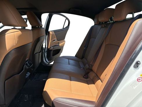 Used 2019 Lexus ES 300h w/ Premium Package FWD image 10