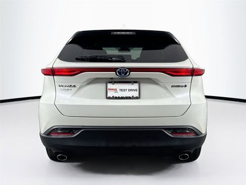 Certified 2022 Toyota Venza XLE image 11