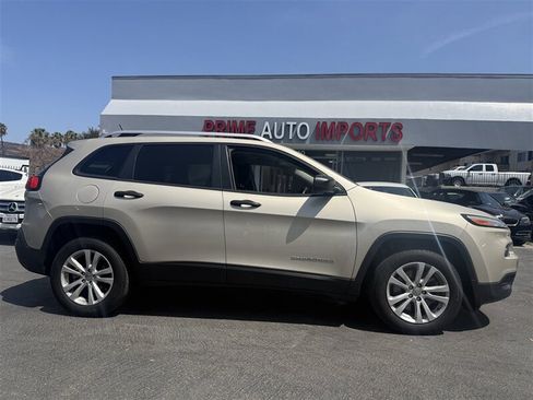 Used 2015 Jeep Cherokee Sport FWD image 1