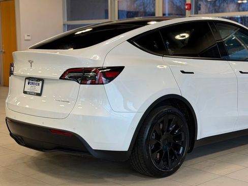 Used 2021 Tesla Model Y Long Range image 13