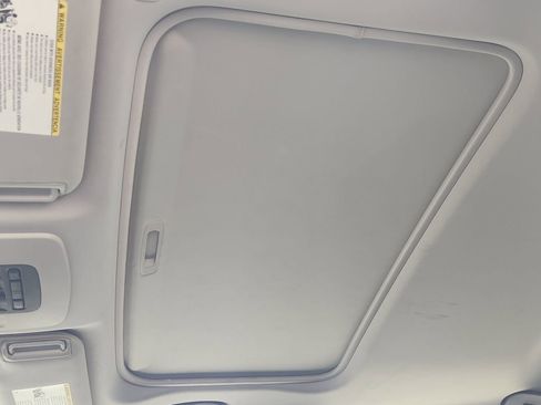 Used 2025 Toyota Camry LE w/ Convenience Package image 19