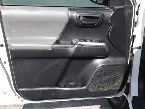 Used 2020 Toyota Tacoma SR5 image 12