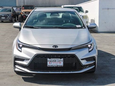 Used 2025 Toyota Corolla SE FWD image 2